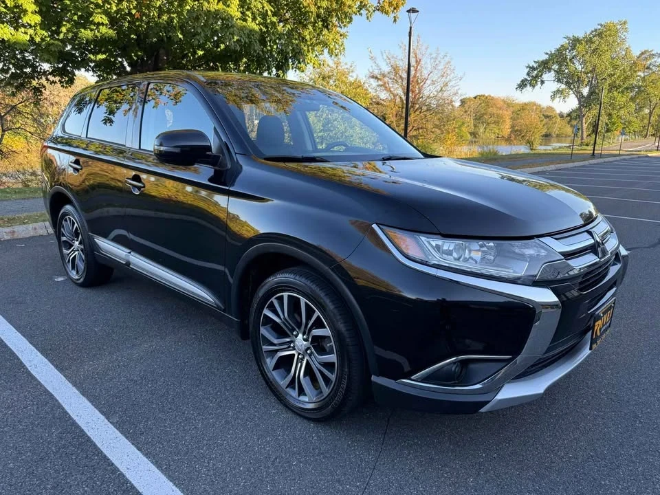 2016 Mitsubishi Outlander - Image 3 of 18