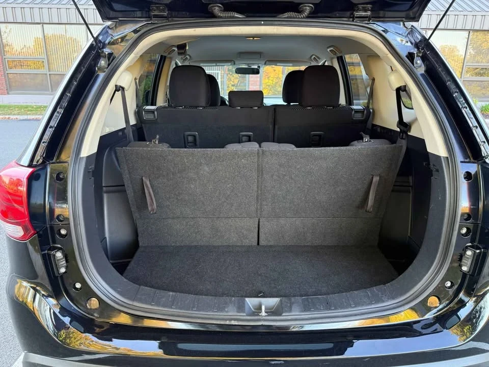 2016 Mitsubishi Outlander - Image 13 of 18