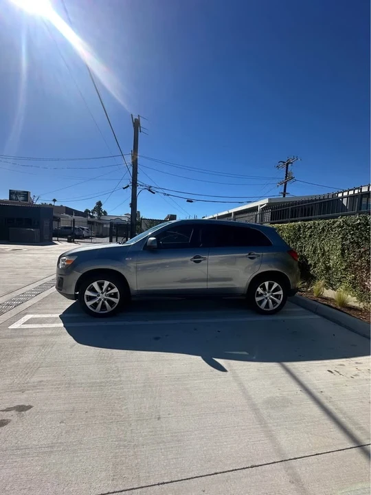 2016 Mitsubishi Outlander - Image 2 of 9