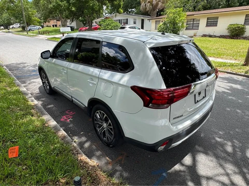 2016 Mitsubishi Outlander - Image 4 of 16