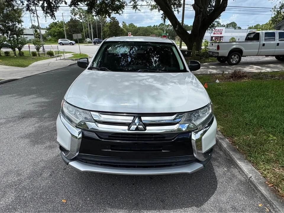 2016 Mitsubishi Outlander - Image 2 of 16