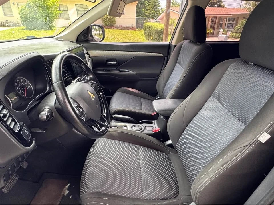 2016 Mitsubishi Outlander - Image 7 of 16