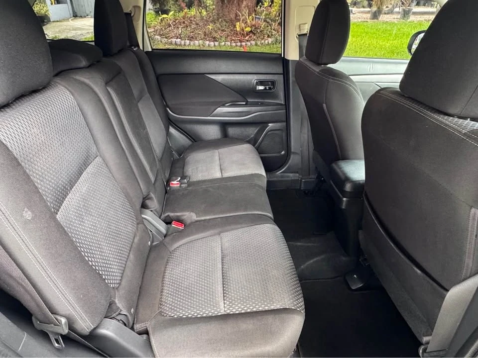 2016 Mitsubishi Outlander - Image 12 of 16