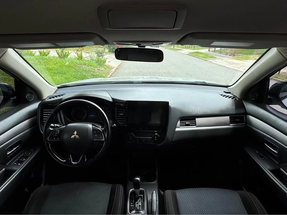 2016 Mitsubishi Outlander - Image 11 of 16