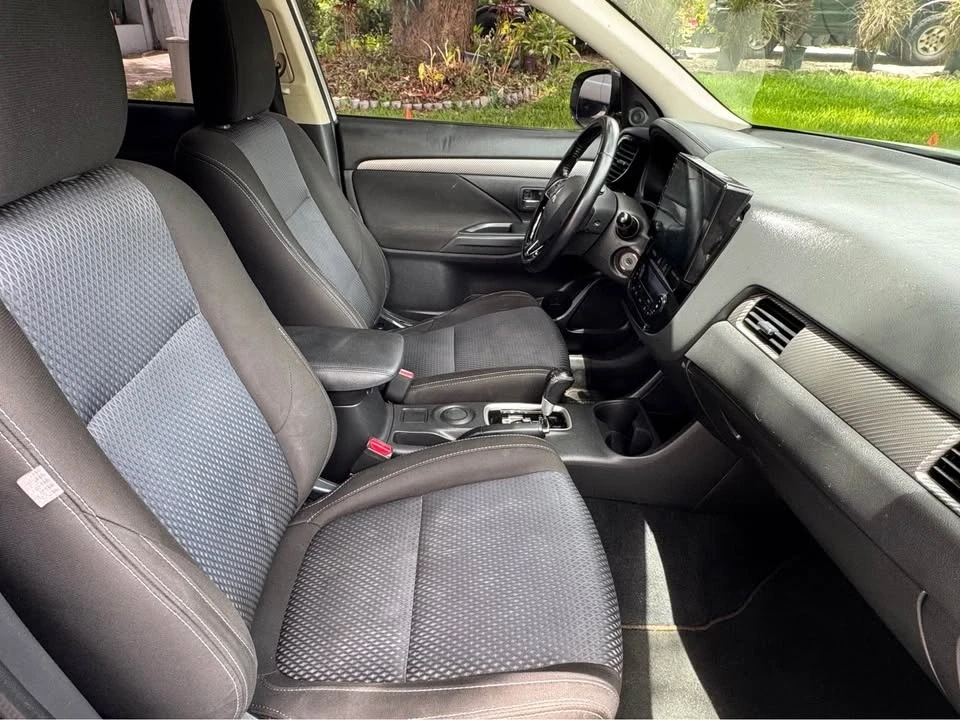 2016 Mitsubishi Outlander - Image 10 of 16