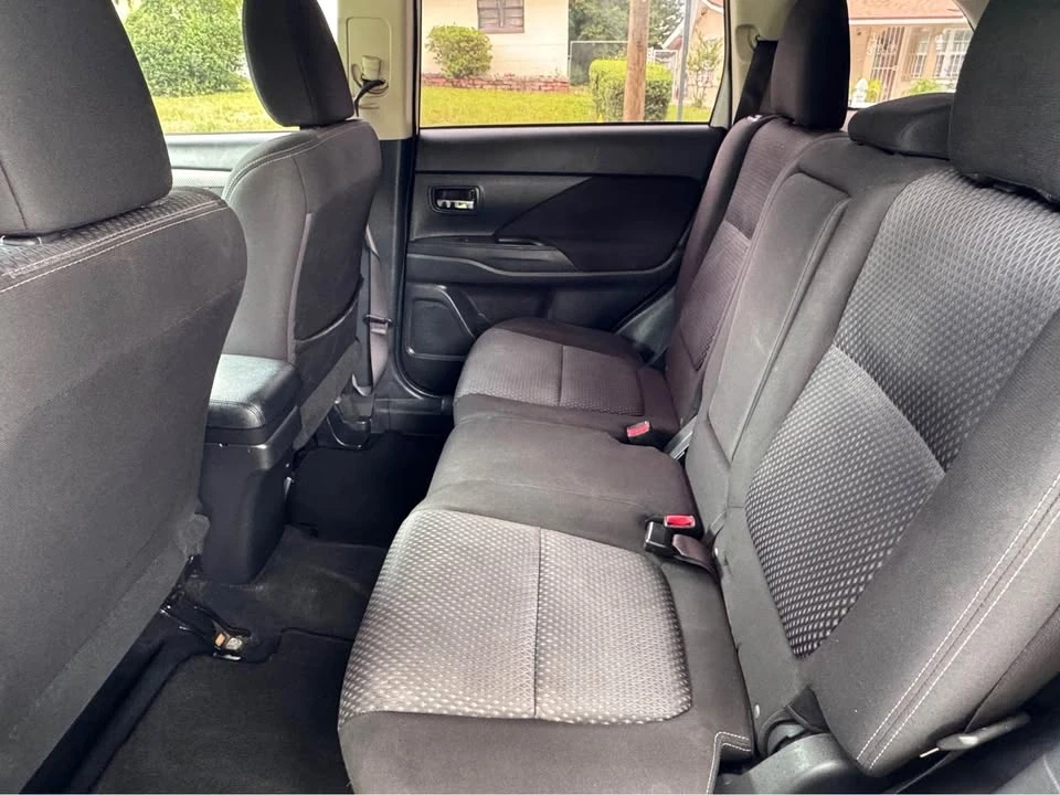 2016 Mitsubishi Outlander - Image 13 of 16