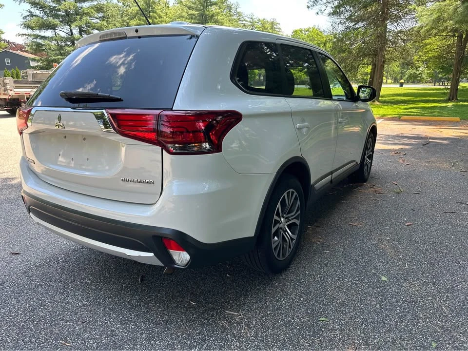 2016 Mitsubishi Outlander - Image 6 of 18