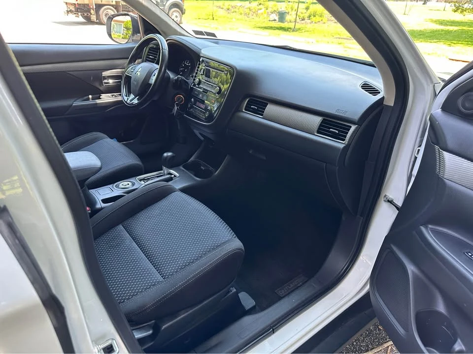 2016 Mitsubishi Outlander - Image 12 of 18