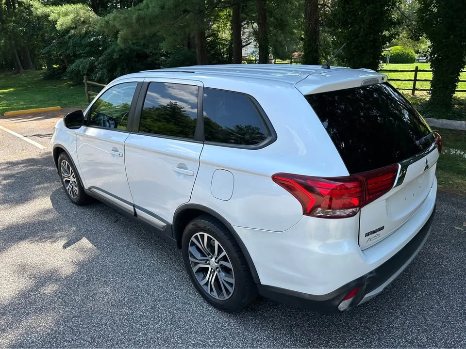2016 Mitsubishi Outlander - Image 15 of 18