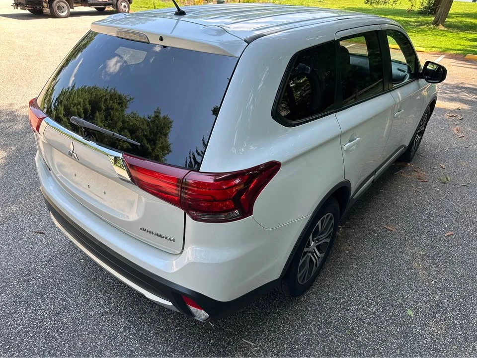 2016 Mitsubishi Outlander - Image 16 of 18