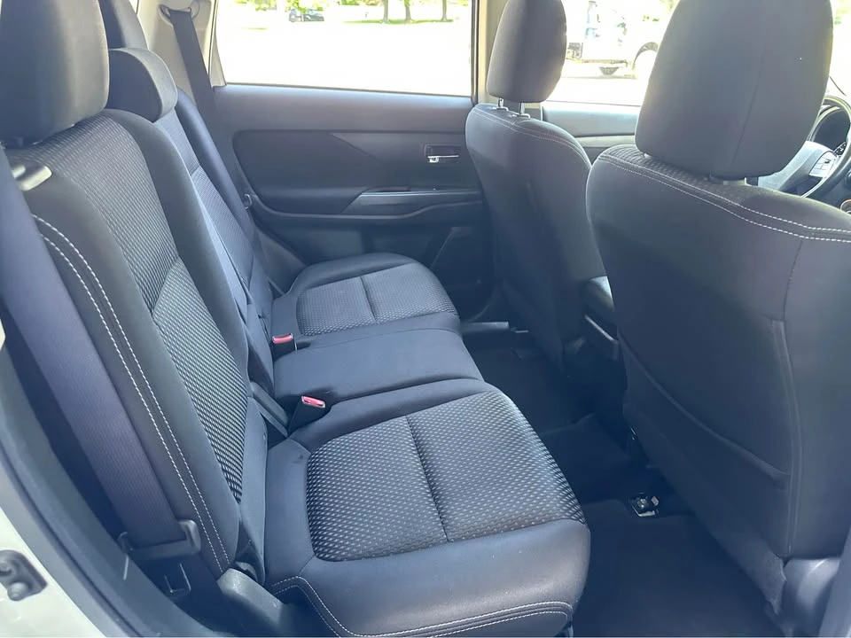 2016 Mitsubishi Outlander - Image 11 of 18