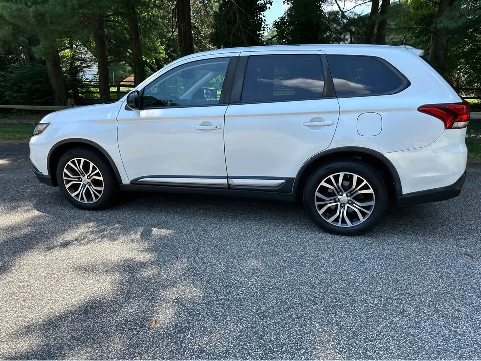 2016 Mitsubishi Outlander - Image 3 of 18