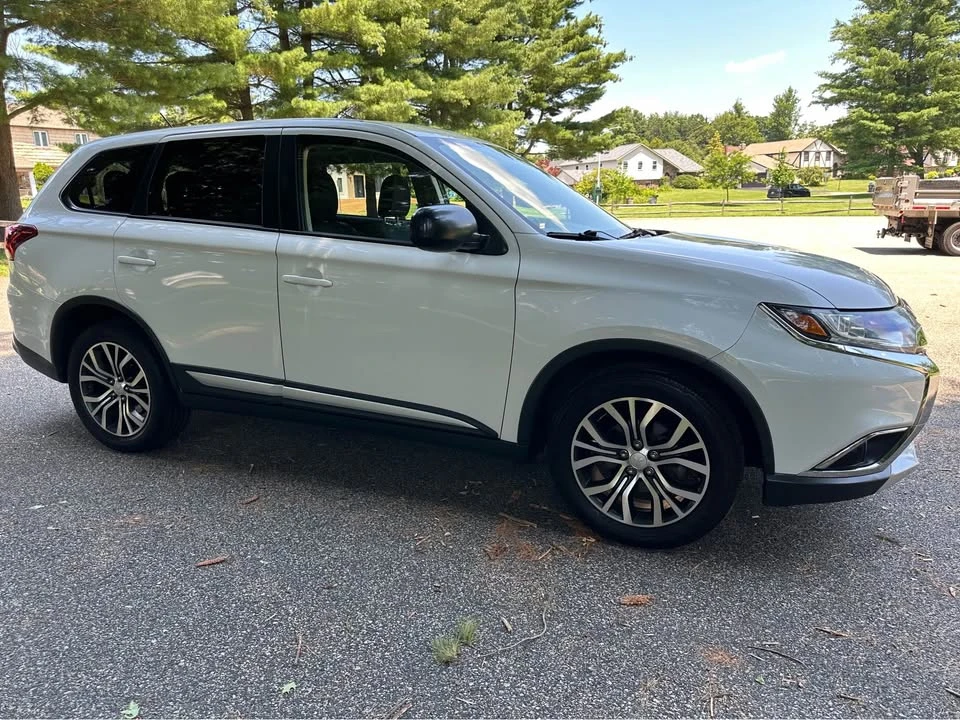 2016 Mitsubishi Outlander - Image 4 of 18