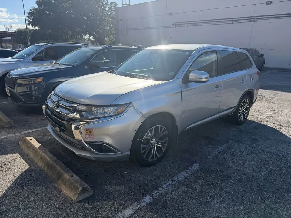 2016 Mitsubishi Outlander - Image 14 of 15
