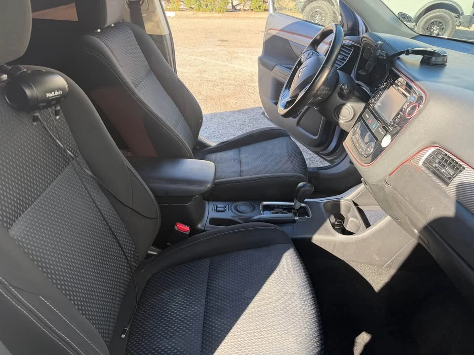 2016 Mitsubishi Outlander - Image 6 of 15