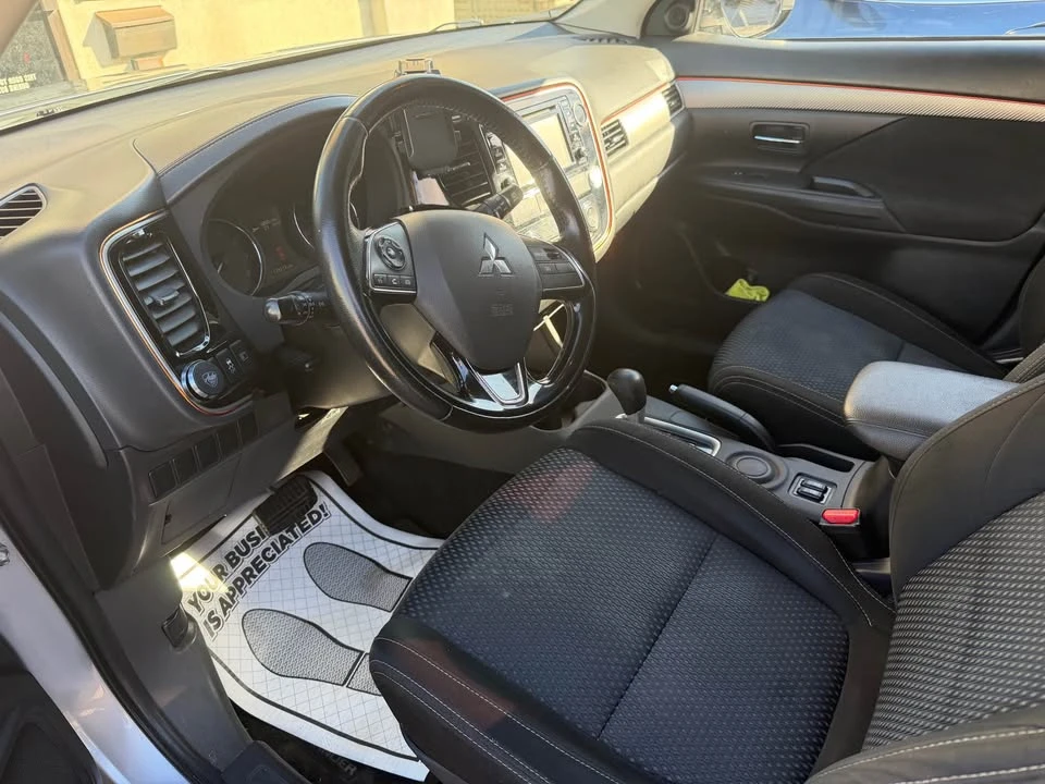 2016 Mitsubishi Outlander - Image 7 of 15