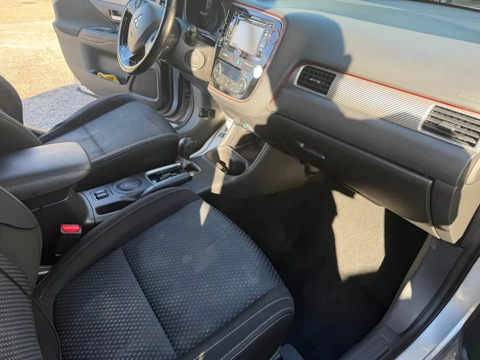 2016 Mitsubishi Outlander - Image 9 of 15