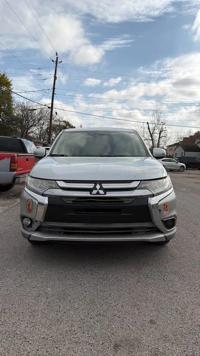 2016 Mitsubishi Outlander - Image 4 of 15