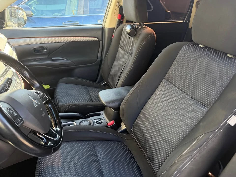 2016 Mitsubishi Outlander - Image 8 of 15
