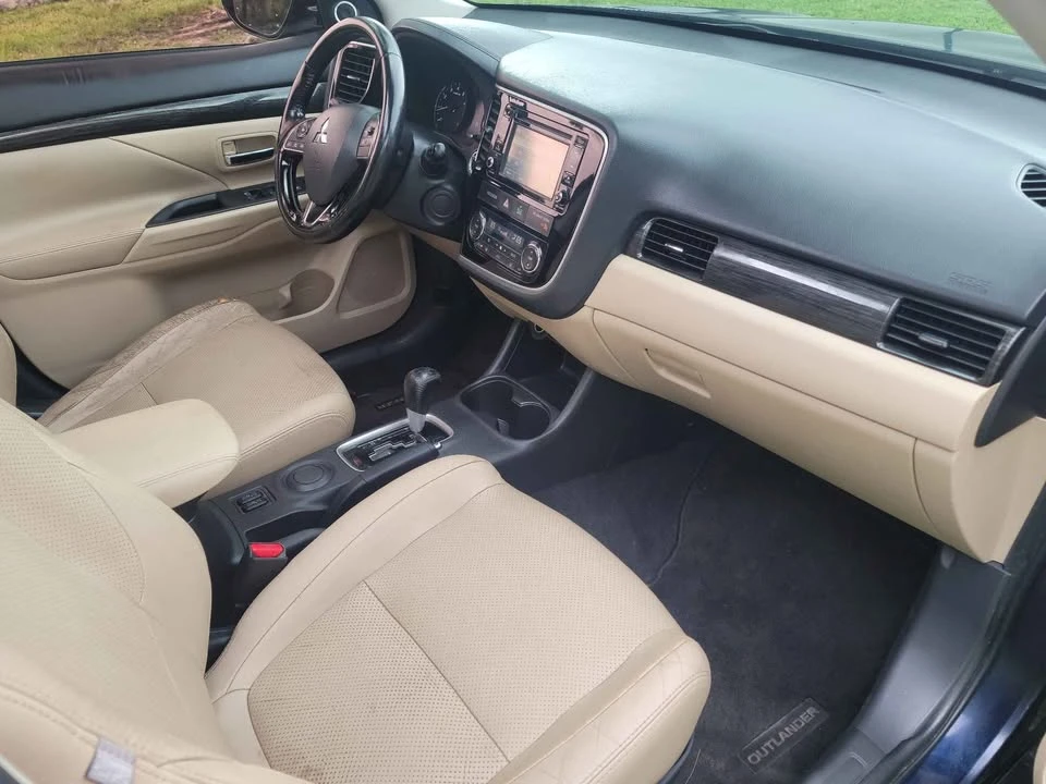 2016 Mitsubishi Outlander - Image 17 of 19