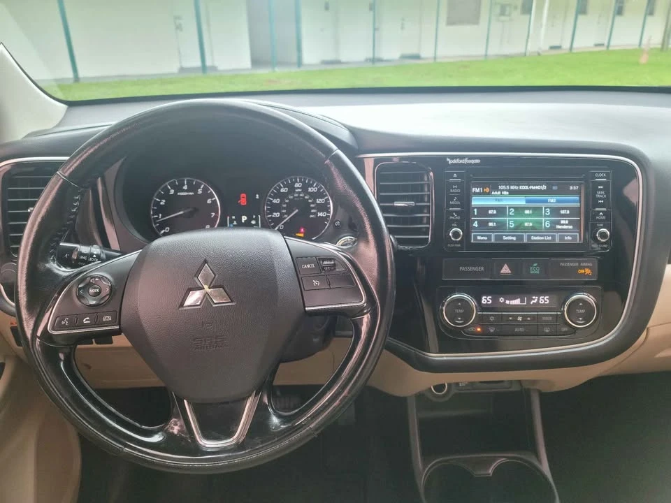 2016 Mitsubishi Outlander - Image 8 of 19