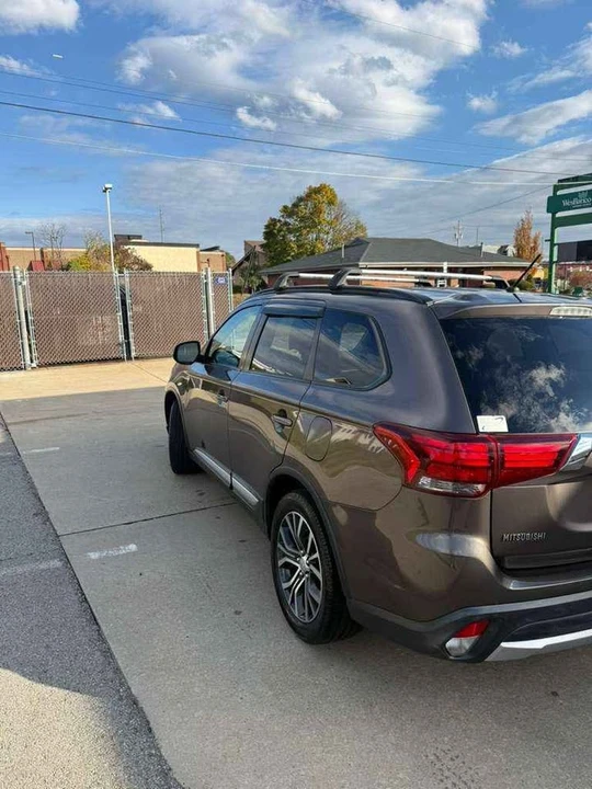 2016 Mitsubishi Outlander - Image 2 of 11