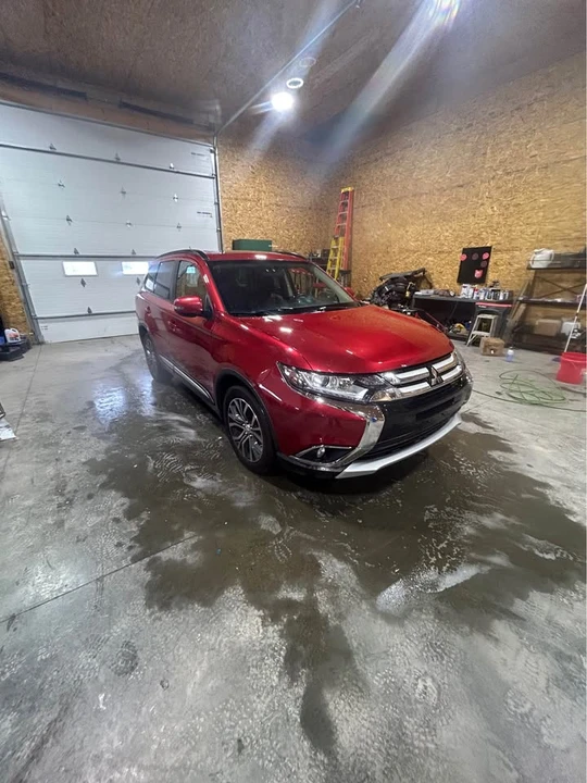 2016 Mitsubishi Outlander - Image 16 of 18