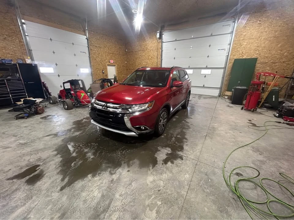 2016 Mitsubishi Outlander - Image 2 of 18
