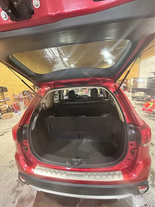2016 Mitsubishi Outlander - Image 11 of 18