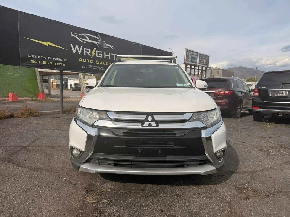 2016 Mitsubishi Outlander - Image 4 of 12