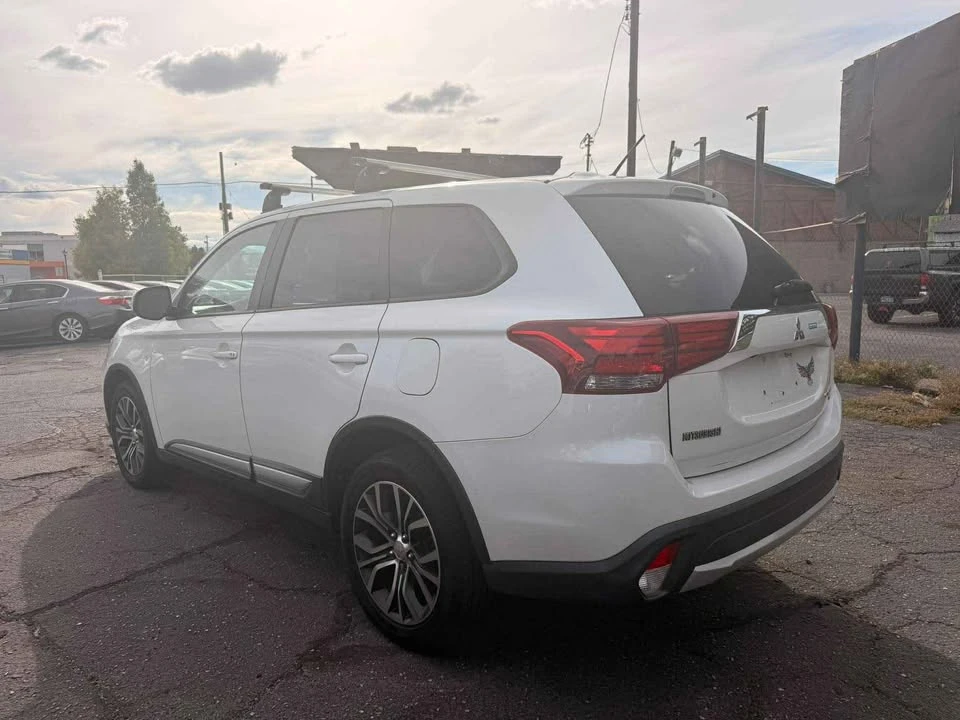 2016 Mitsubishi Outlander - Image 3 of 12