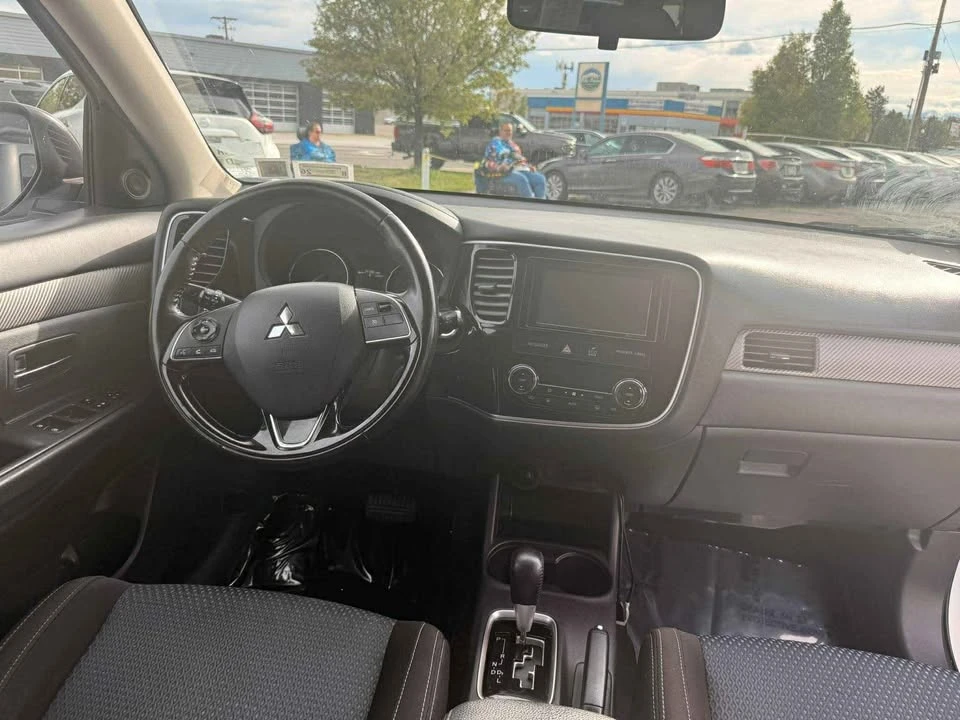 2016 Mitsubishi Outlander - Image 12 of 12