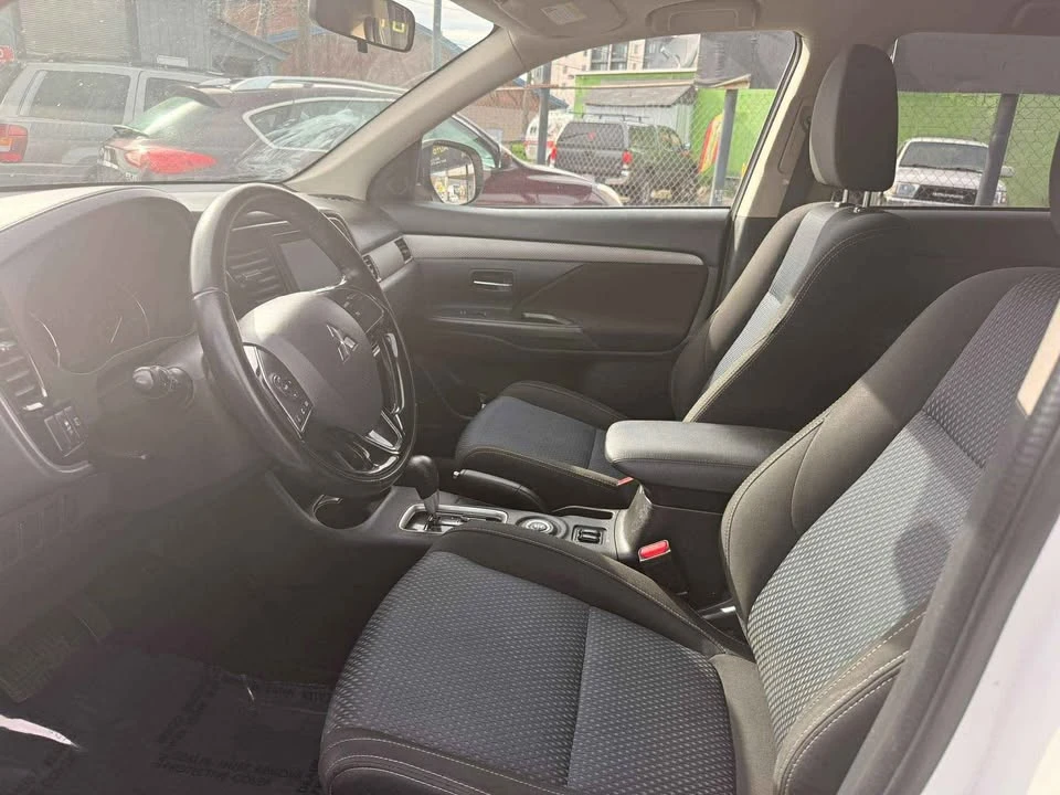 2016 Mitsubishi Outlander - Image 6 of 12