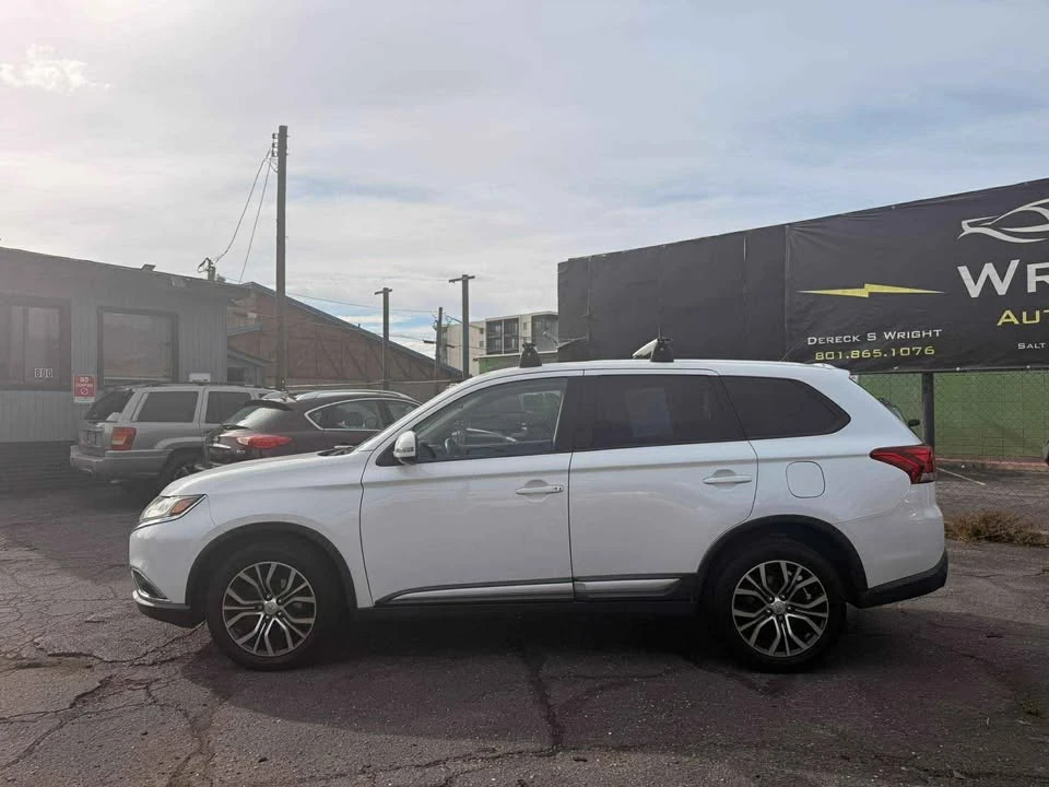 2016 Mitsubishi Outlander - Image 2 of 12