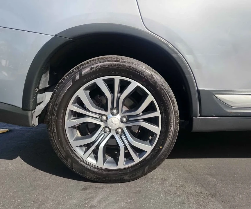 2016 Mitsubishi Outlander - Image 19 of 20