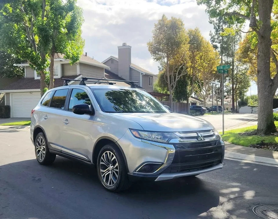 2016 Mitsubishi Outlander - Image 2 of 20