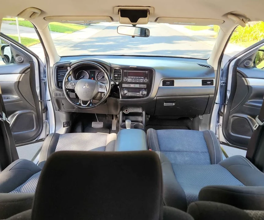 2016 Mitsubishi Outlander - Image 15 of 20