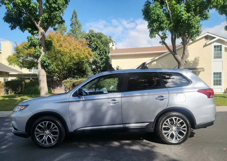 2016 Mitsubishi Outlander - Image 18 of 20