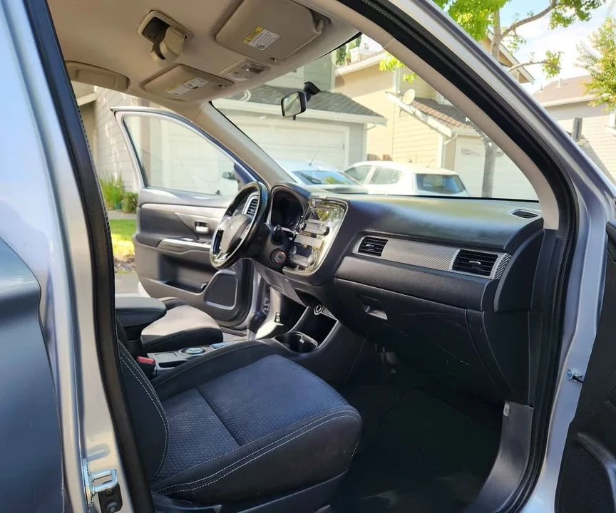 2016 Mitsubishi Outlander - Image 11 of 20