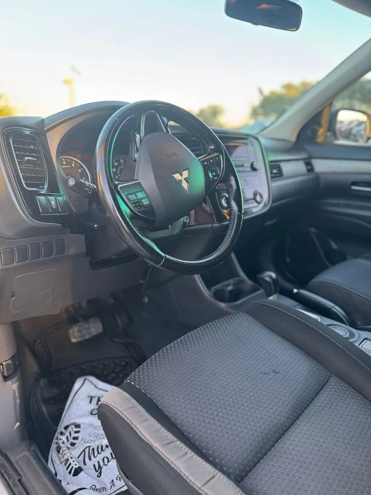 2016 Mitsubishi Outlander - Image 10 of 12
