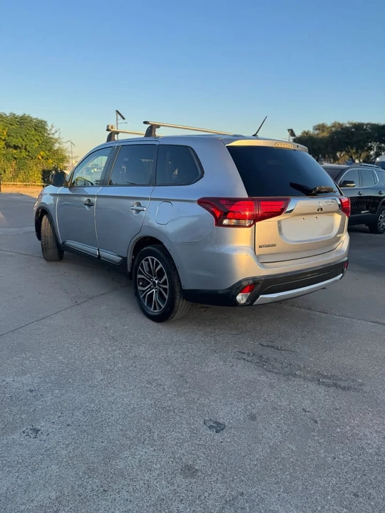 2016 Mitsubishi Outlander - Image 6 of 11