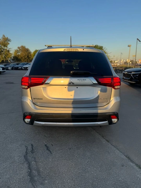 2016 Mitsubishi Outlander - Image 5 of 11