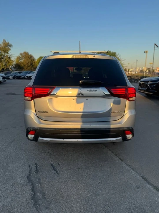 2016 Mitsubishi Outlander - Image 4 of 12