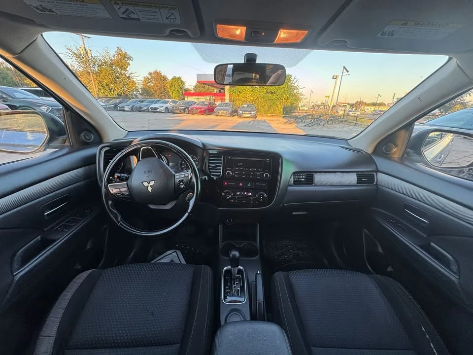 2016 Mitsubishi Outlander - Image 9 of 11