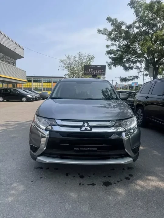 2016 Mitsubishi Outlander - Image 3 of 13
