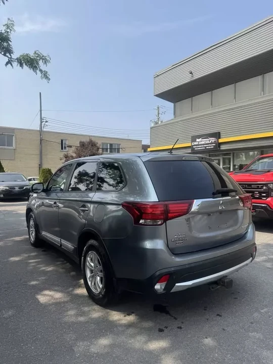 2016 Mitsubishi Outlander - Image 2 of 13