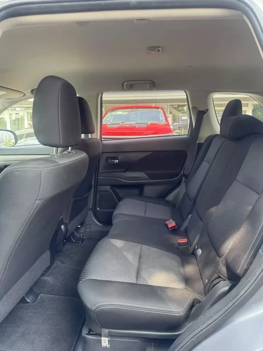 2016 Mitsubishi Outlander - Image 7 of 13