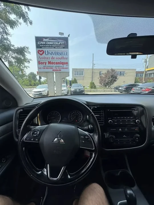 2016 Mitsubishi Outlander - Image 10 of 13
