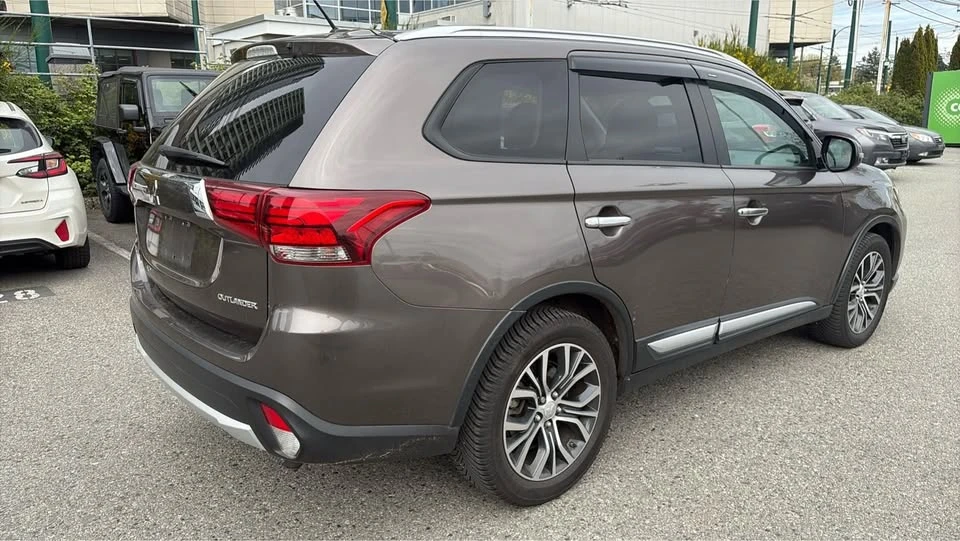 2016 Mitsubishi Outlander - Image 18 of 20