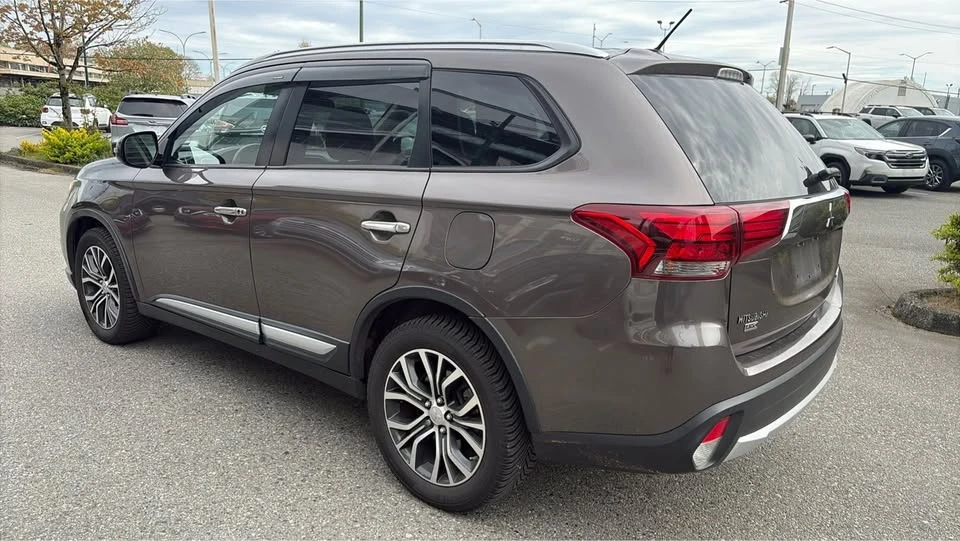 2016 Mitsubishi Outlander - Image 14 of 20